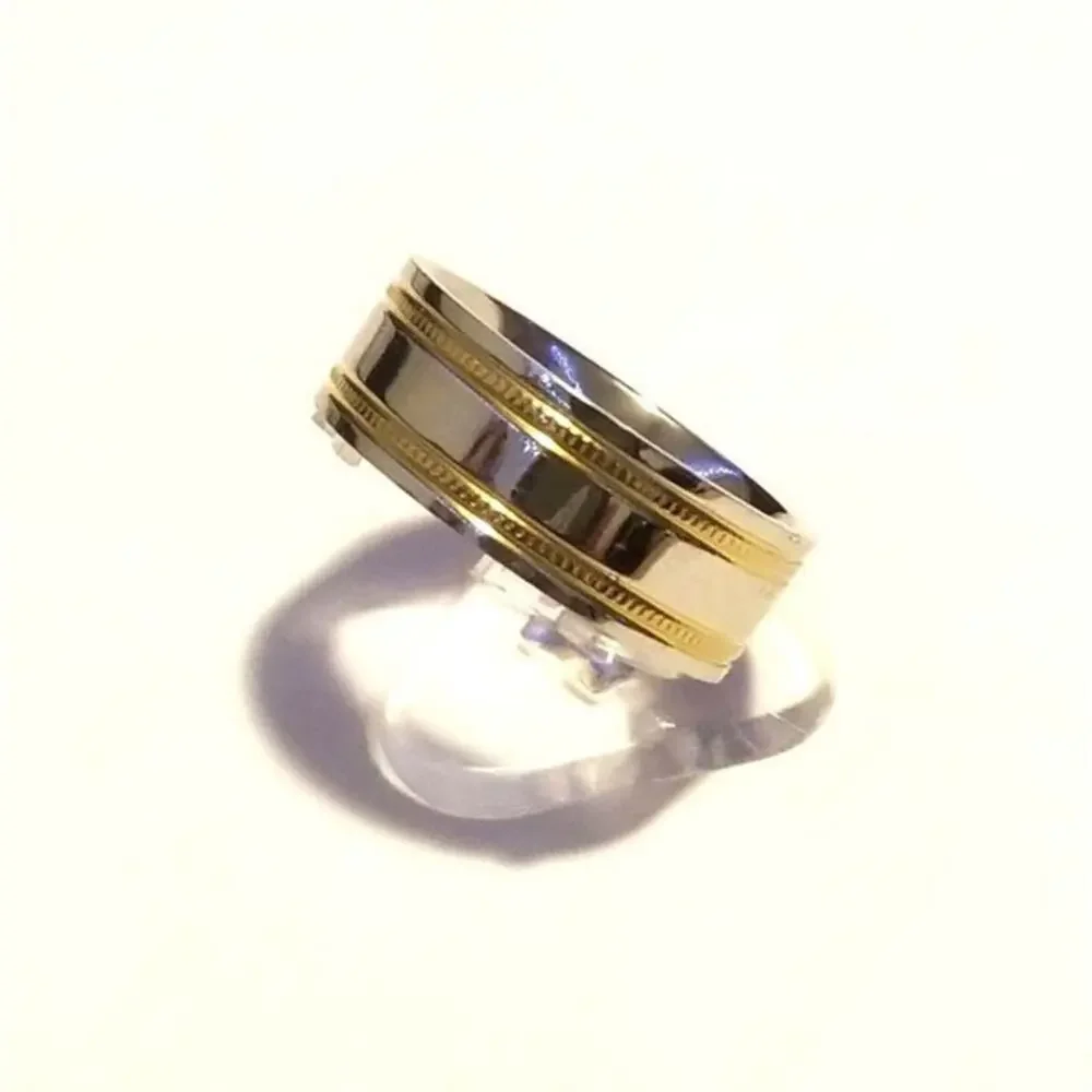 New‎ titanium two tone men's ring size 9